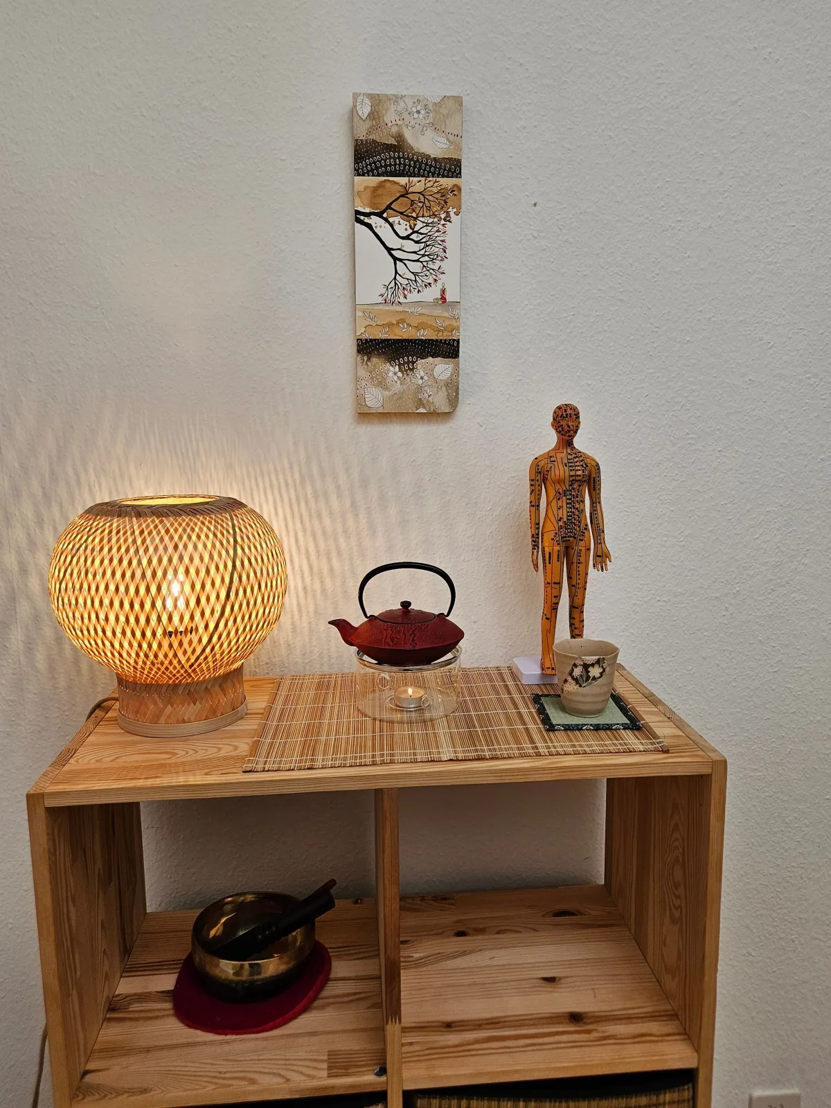 Détails — Théière de fonte & lampe en bambou